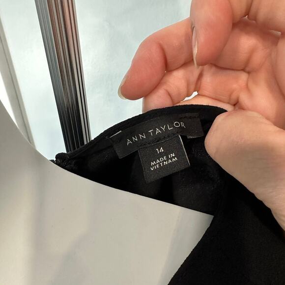 Ann Taylor sleeveless top, fitted sz 14 black - Picture 3 of 4